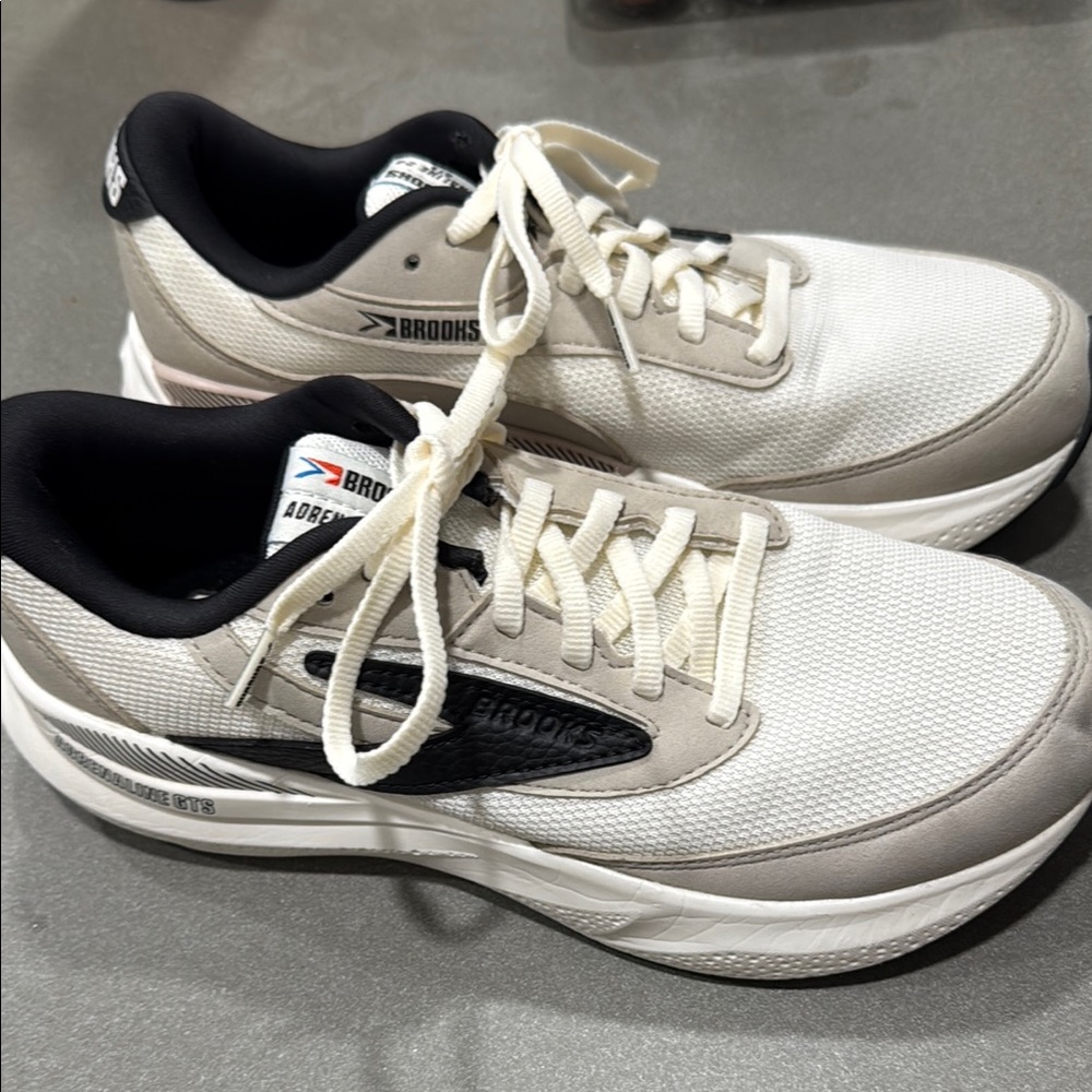 Brooks Women's Athletic Shoes in Cream, Black and Gray